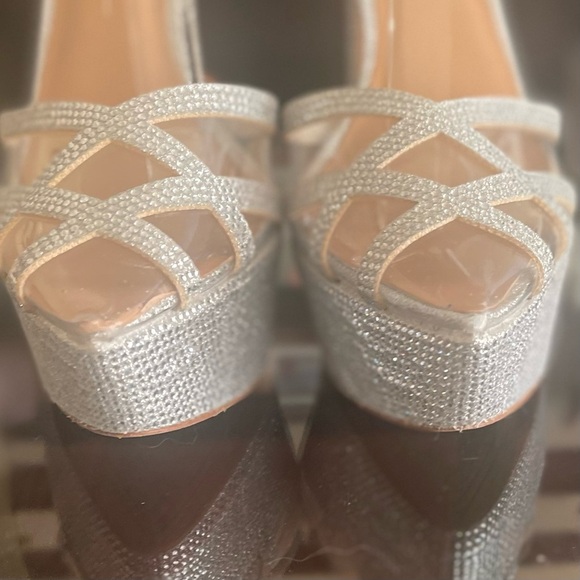 Jessica Simpson Oluina Embellished Platform Pumps - Picture 10 of 15